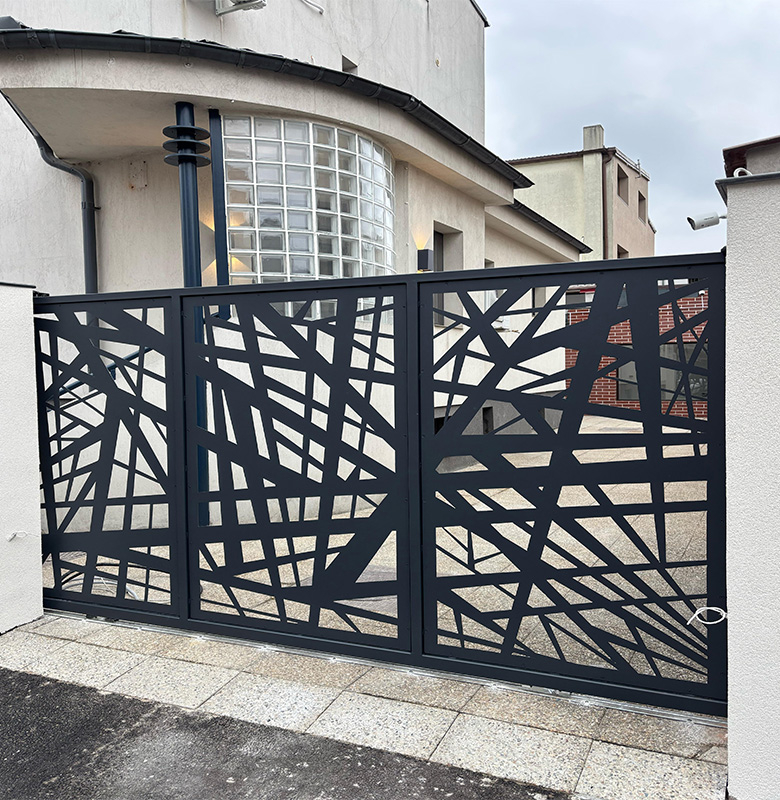 Poartă și gard din tablă decupată – Model geometric modern [2]