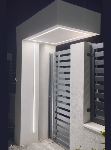 Porți și Garduri - Poartă pietonală metalică modernă cu lamele orizontale