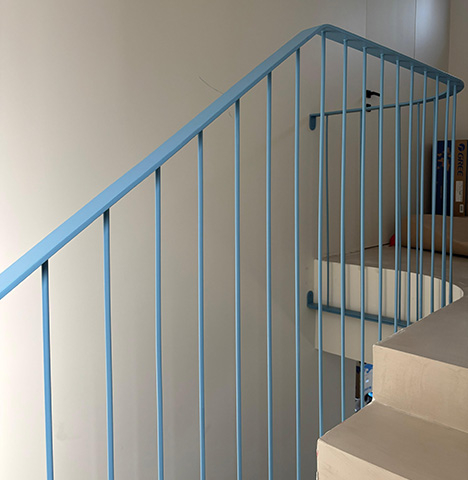 Balustradă metalică cu linii drepte – Design modern, vopsită în câmp electrostatic [1]