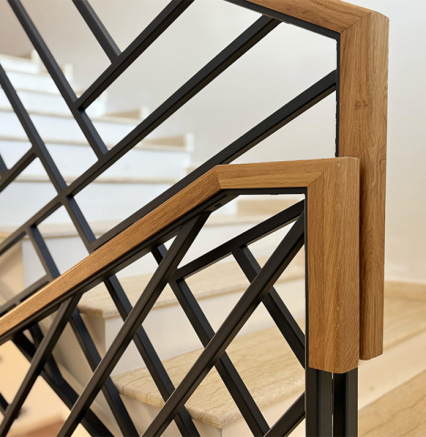 Balustradă Metalică cu Mână Curentă din Lemn – Design Modern și Siguranță [2]
