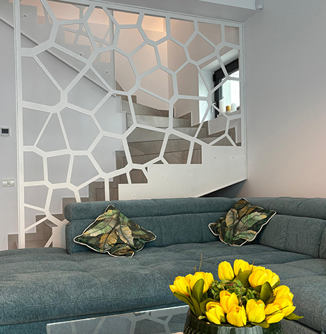 Balustrade Metalice - Balustradă metalică cu model geometric – Paravan decorativ pentru scări și living