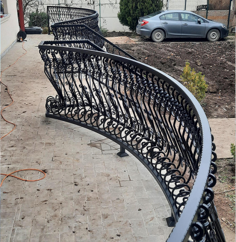Balustrade Metalice - Balustradă Metalică Exterior din Fier Forjat – Design și Siguranță