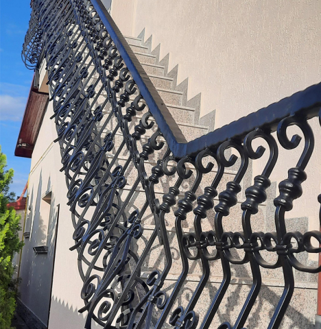 Balustradă Metalică Exterior din Fier Forjat – Design și Siguranță [1]
