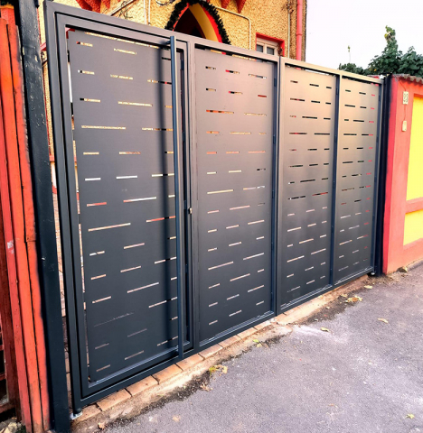 Porți și Garduri - Poartă metalică din tablă decupată – Eleganță și rezistență pentru orice proprietate