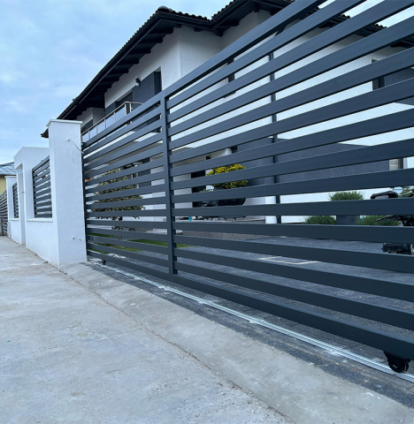 Poartă și gard metalic – Design modern și rezistență maximă [2]