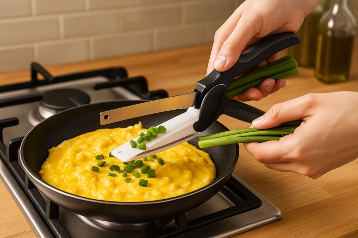 Foarfeca Multifuncțională 2-în-1 cu Lamă din Inox și Tocător – Tăiere Rapidă în Bucătărie  7. Tag-uri Meta (Titlu și Descriere) [2]