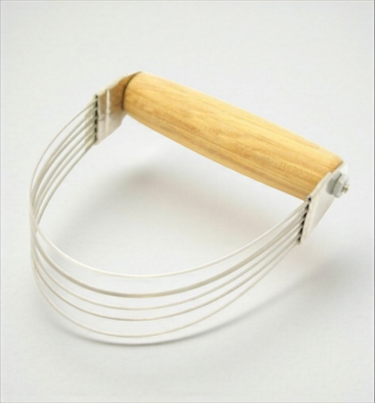 Cofetărie și patiserie - Frământător aluat fraged lame inox mâner lemn ustensilă patiserie deserturi