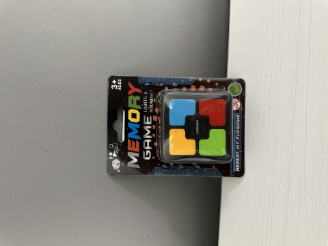 Jocuri / Jucarii - Cub pentru memorie, joc pentru antrenametul creierului