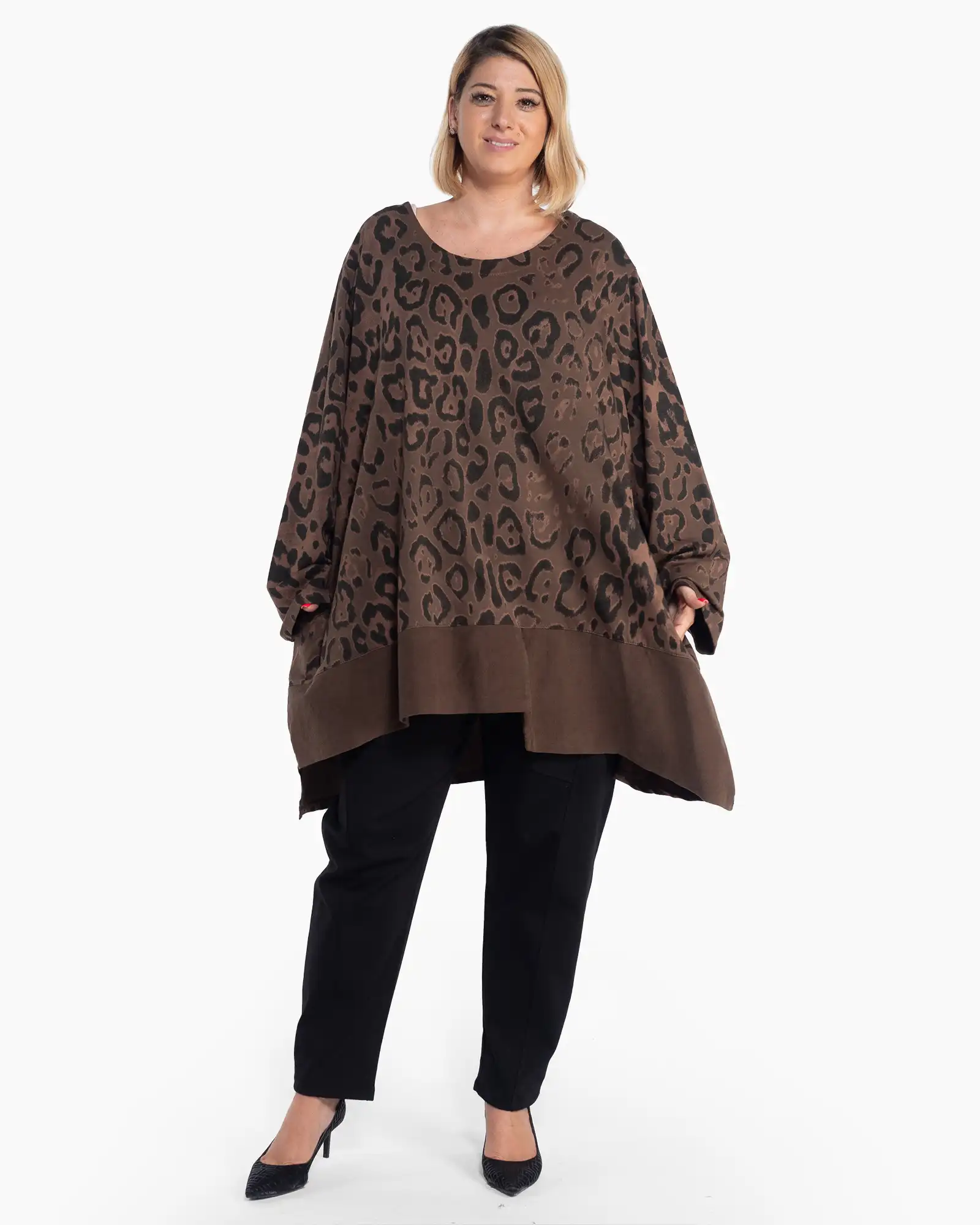 Bluză casual maro cu imprimeu animal print și linie fluidă [4]