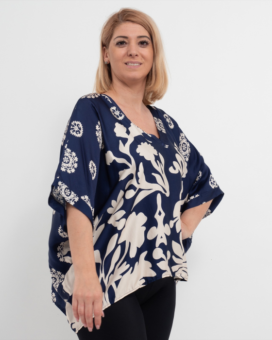 Bluză de damă oversize din satin bleumarin cu umeri căzuți și design asimetric [4]