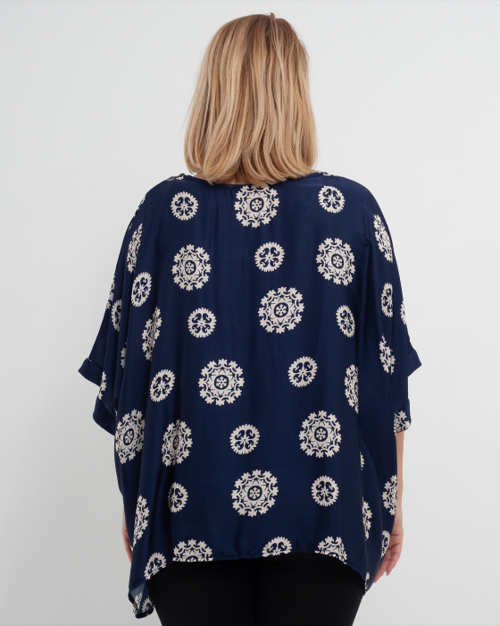 Bluză de damă oversize din satin bleumarin cu umeri căzuți și design asimetric [2]