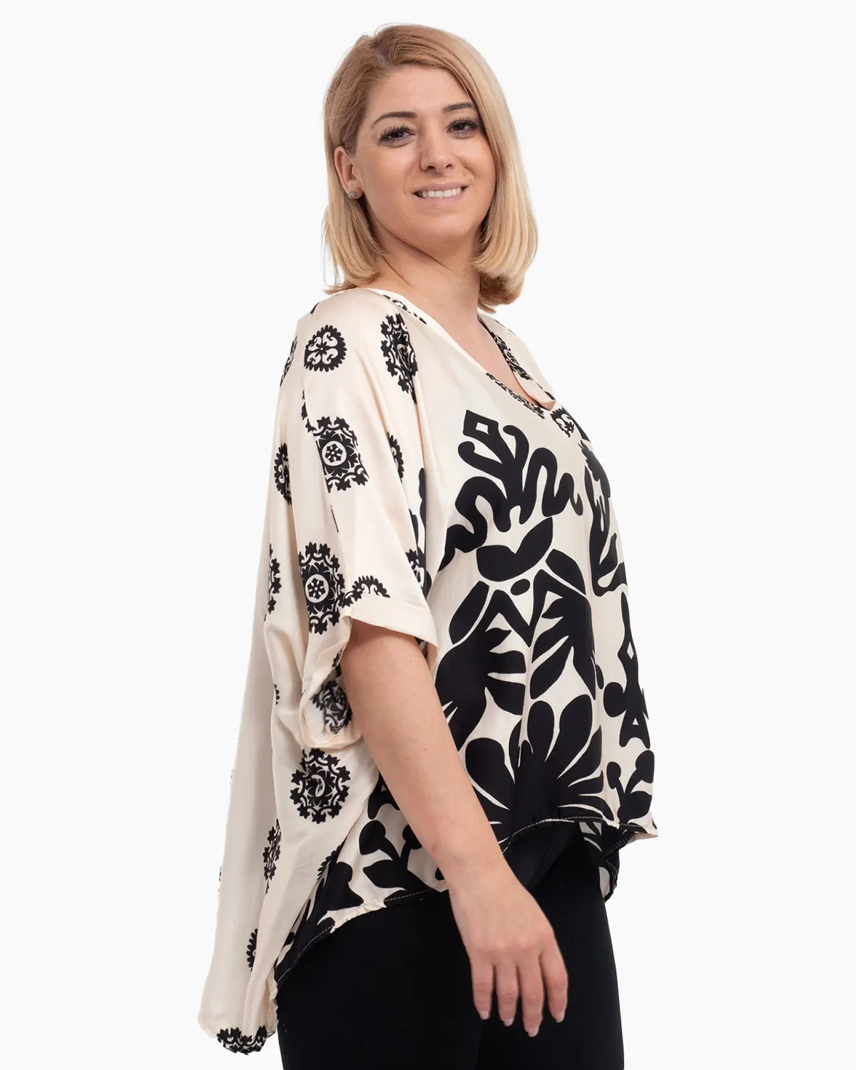 Bluză de damă oversize din satin crem cu umeri căzuți și design asimetric [3]