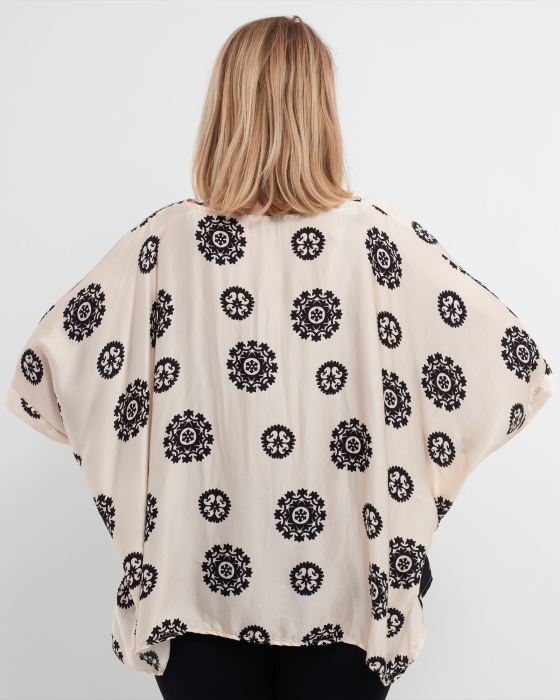 Bluză de damă oversize din satin crem cu umeri căzuți și design asimetric [2]