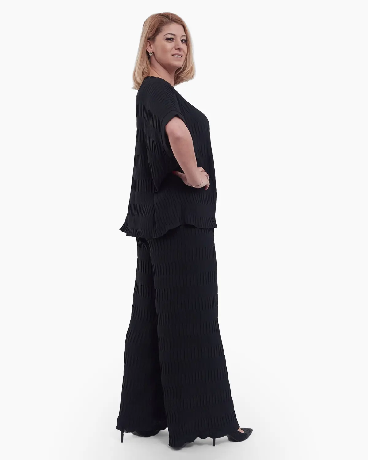 Bluza eleganta casual cu umeri cazuti si croiala lejera, design modern talie unica, ideala pentru tinute versatile, negru [3]