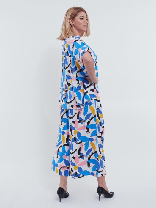 Bluza eleganta casual vaporoasa din 100% viscoza cu imprimeu floral delicat si umeri cazuti, croiala lejera, talie unica, albastru [3]