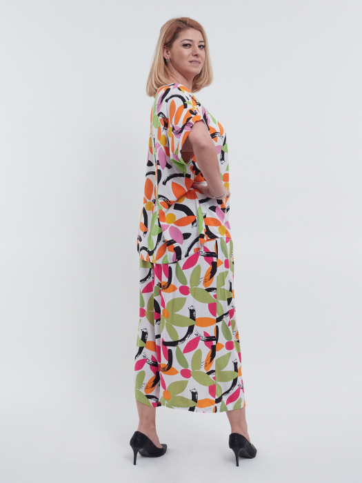 Bluza eleganta din 100% viscoza cu imprimeu floral deosebit, umeri cazuti si croiala lejera, talie unica, maneci scurte, ideala pentru un stil casual rafinat, multi [4]