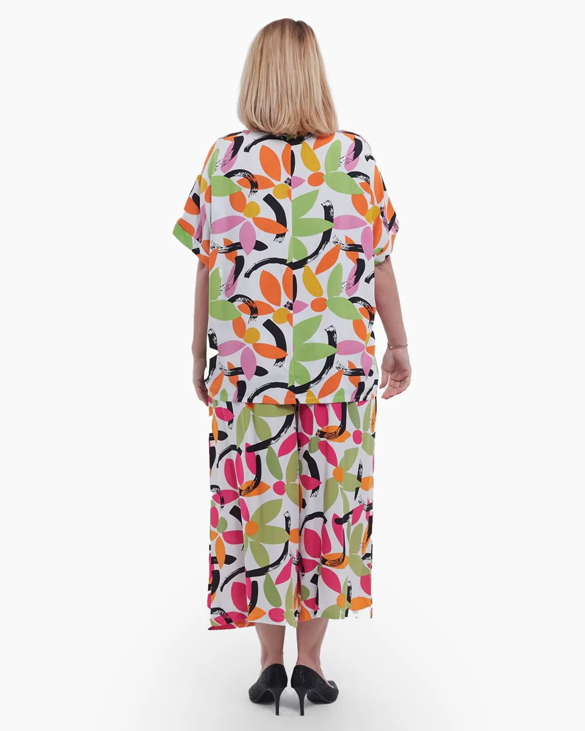 Bluza eleganta din 100% viscoza cu imprimeu floral deosebit, umeri cazuti si croiala lejera, talie unica, maneci scurte, ideala pentru un stil casual rafinat, multi [3]