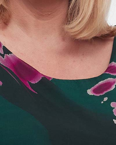 Bluză elegantă verde stil kimono din vâscoză cu mâneci evazate și imprimeu floral [4]