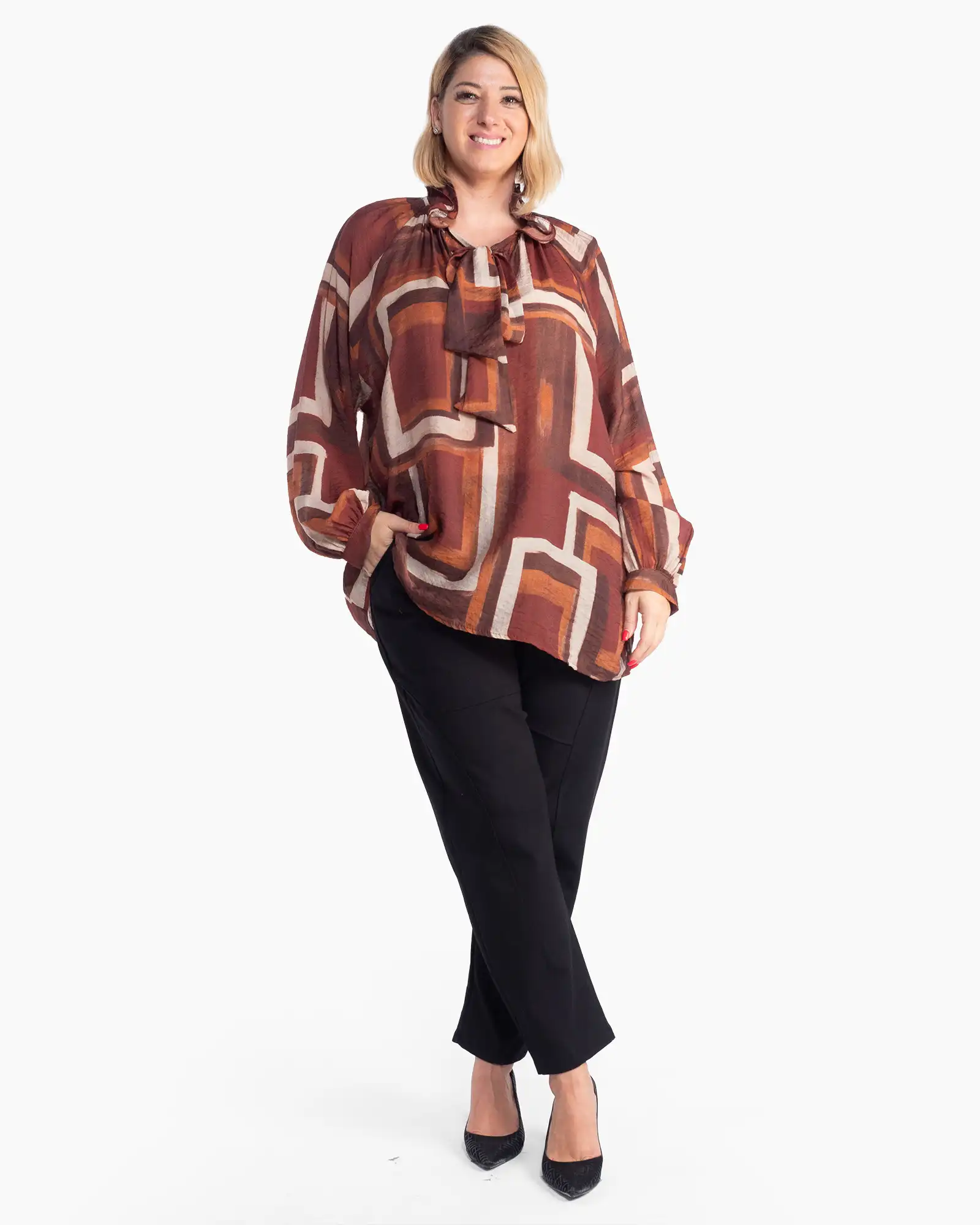 Bluză fluidă caramel în stil boho cu imprimeu geometric și volane delicate [4]