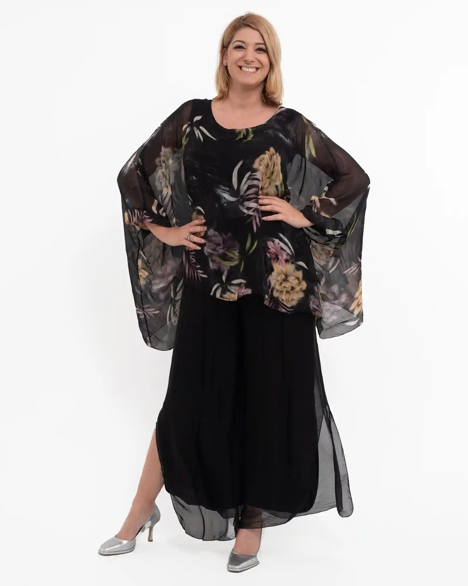 Bluza fluida neagra din matase cu imprimeu floral [1]
