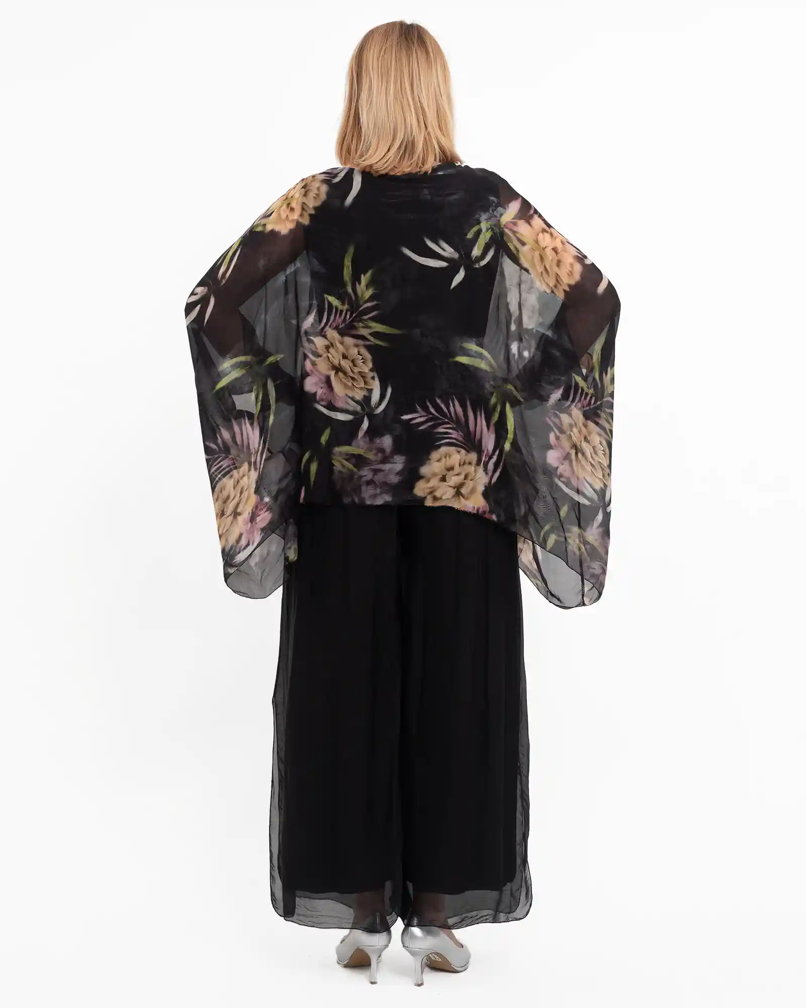 Bluza fluida neagra din matase cu imprimeu floral [2]