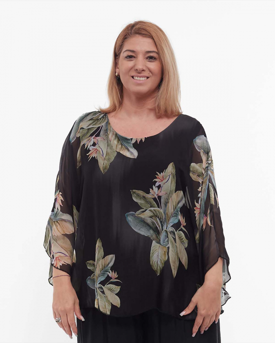 Bluză neagră romantică din vâscoză stil kimono cu imprimeu floral [1]