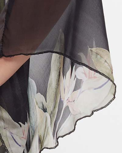 Bluză neagră romantică din vâscoză stil kimono cu imprimeu floral [5]