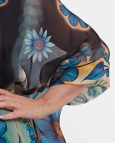 Bluză romantică bleumarin din mătase cu imprimeu floral [4]