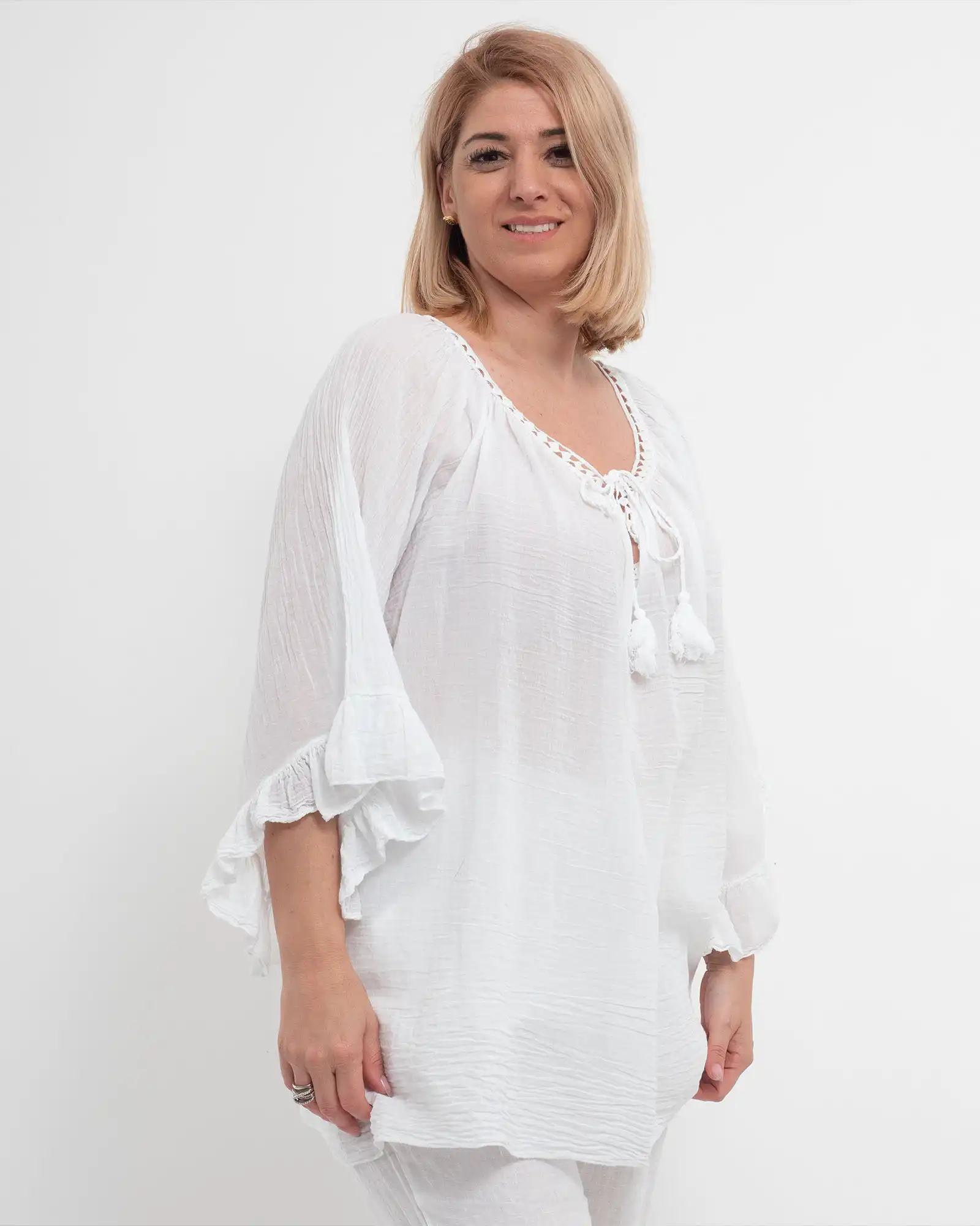 Bluză tip ie albă oversize cu ciucuri și volane [4]