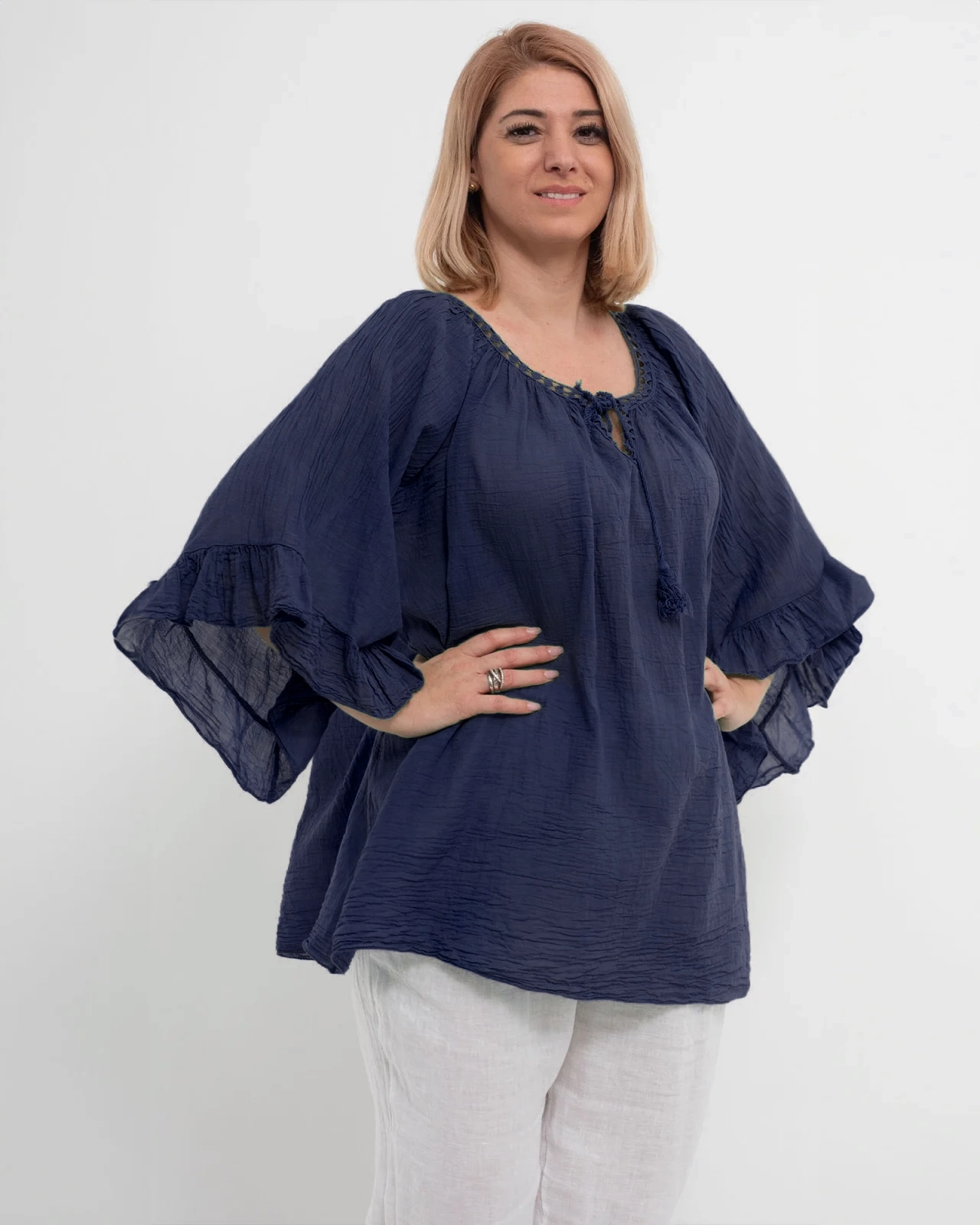 Bluză tip ie bleumarin oversize cu ciucuri și volane [3]