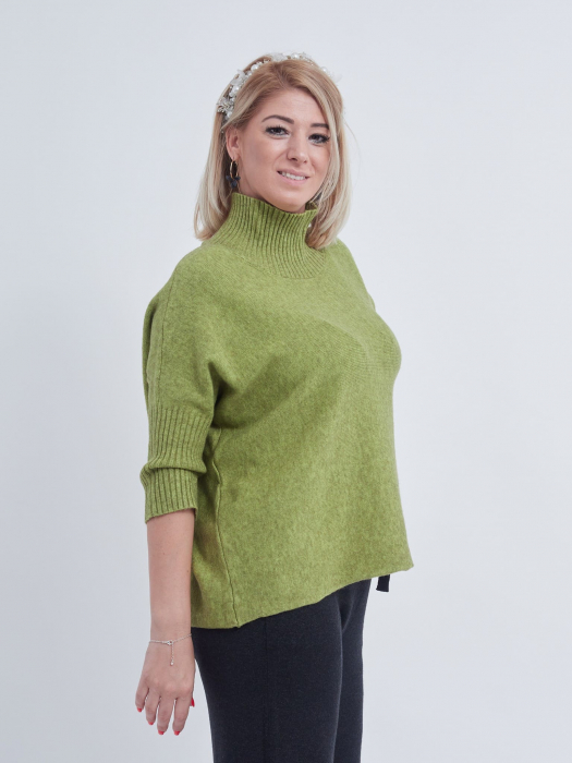 Bluza verde, pe gat, tricotata cu stil [2]