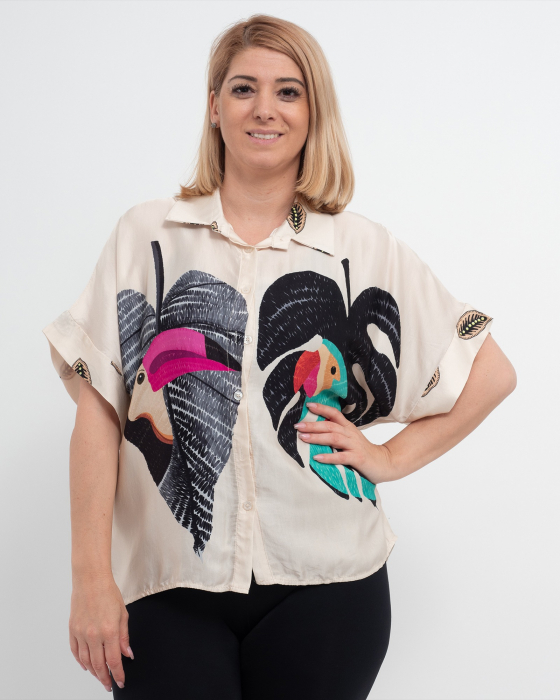Cămașă de damă oversize din satin imprimeu negru, cu umeri căzuți și nasturi frontali [1]