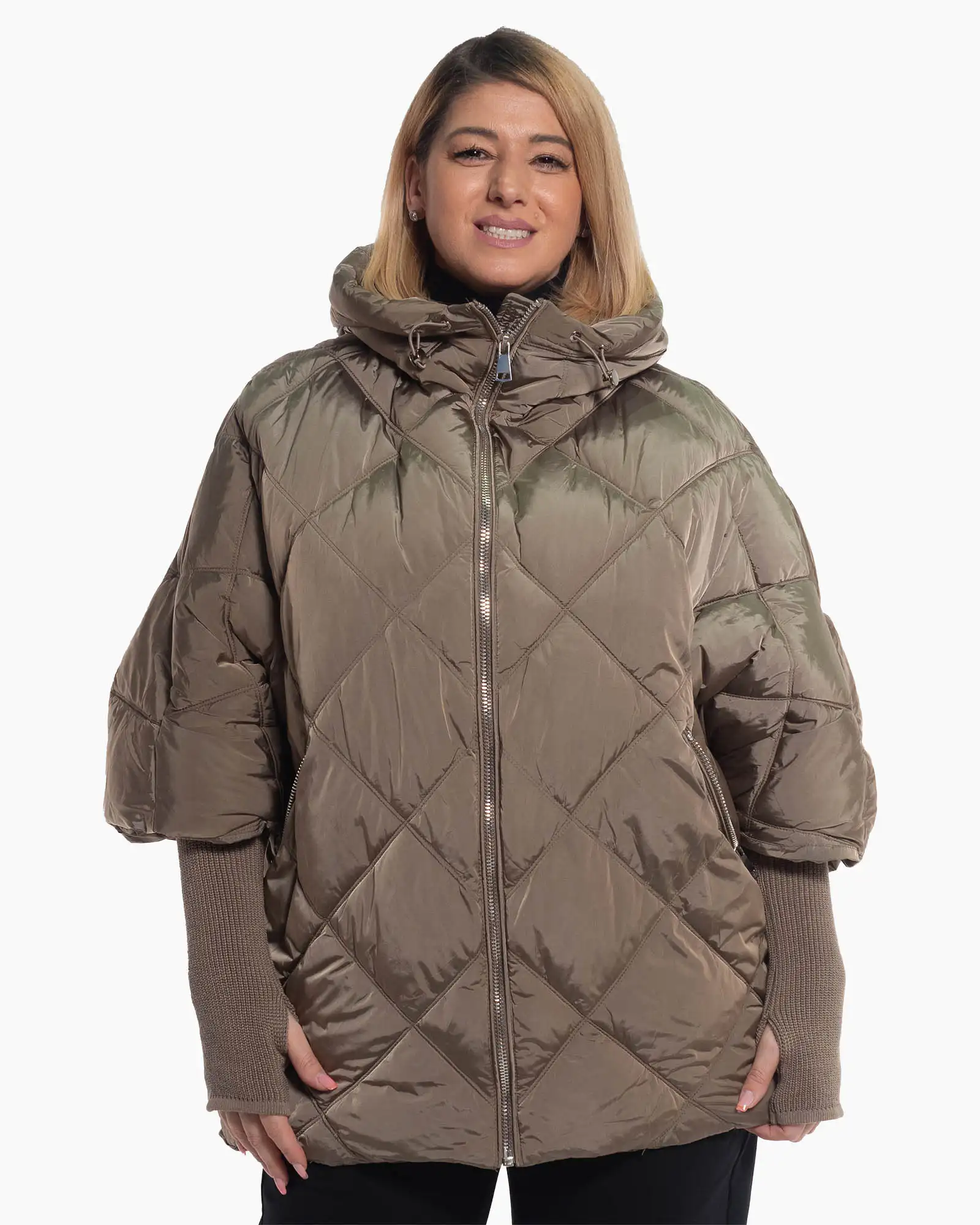 Geacă lungă matlasată, într-o nuanță naturală de bej, cu design casual chic [1]
