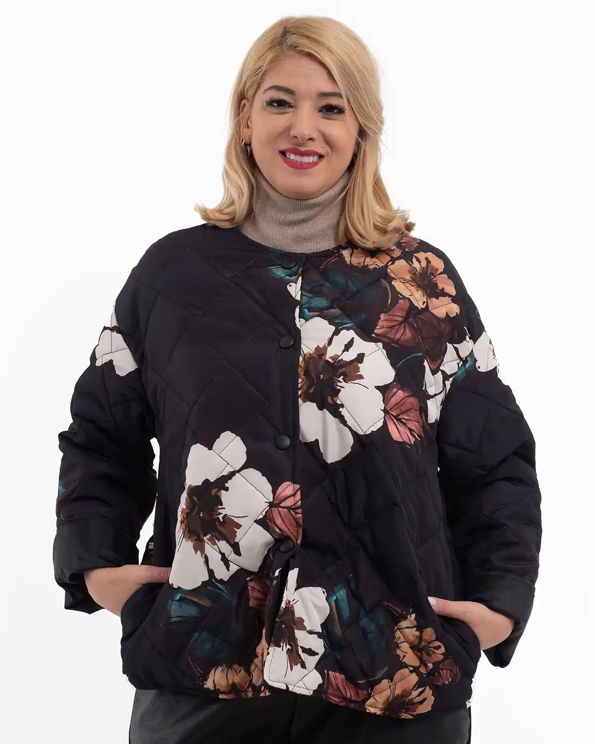 Geacă scurtă matlasată cu imprimeu floral și capse, neagră [1]