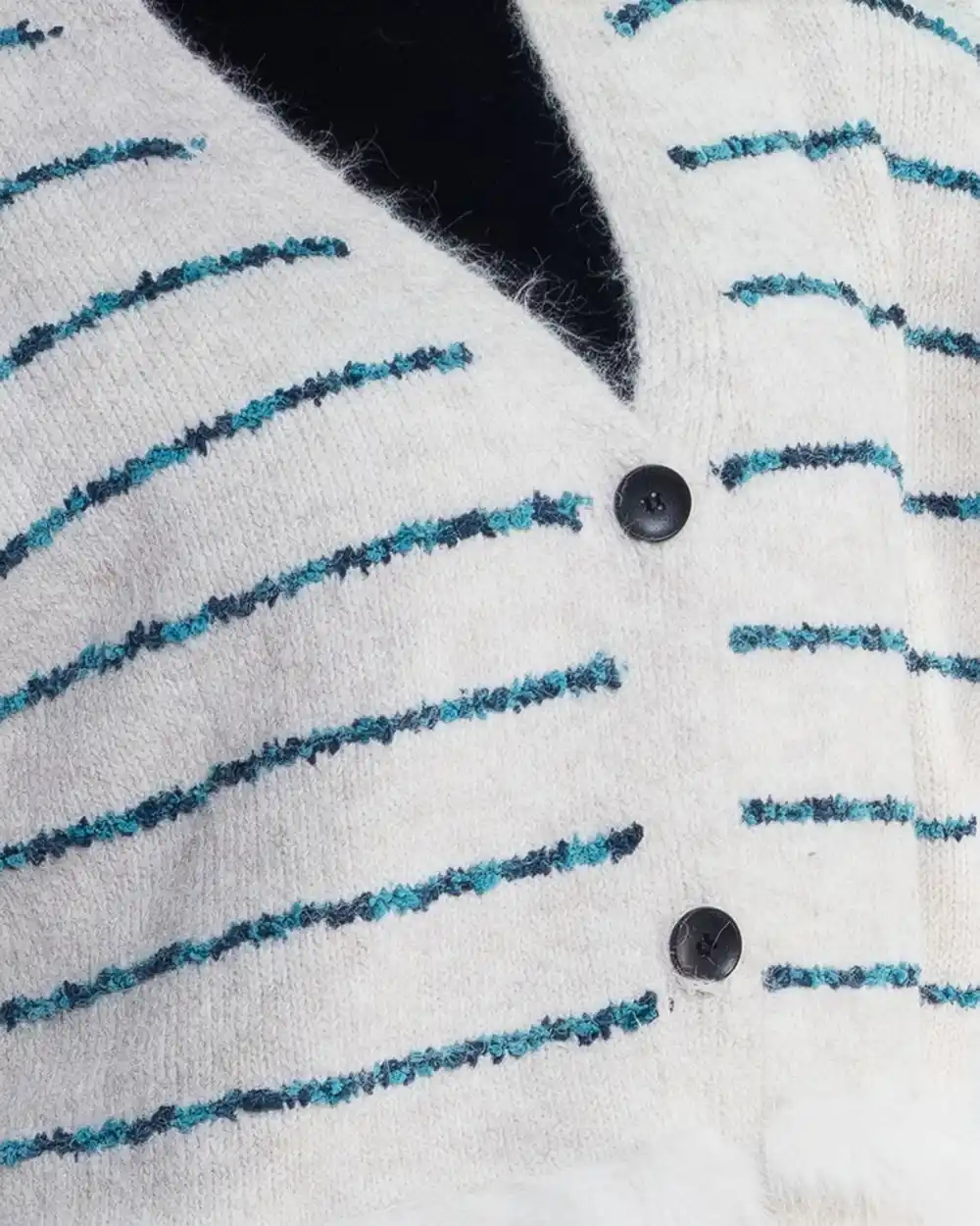 Jachetă cardigan pufos alb cu lână și detalii delicate de blăniță [5]