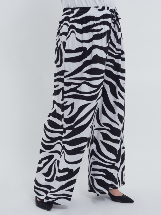 Pantaloni lungi evazati din viscoza fluida cu imprimeu tigrat statement, croiala lejera si talie confortabila pentru un look casual sofisticat, negru [2]