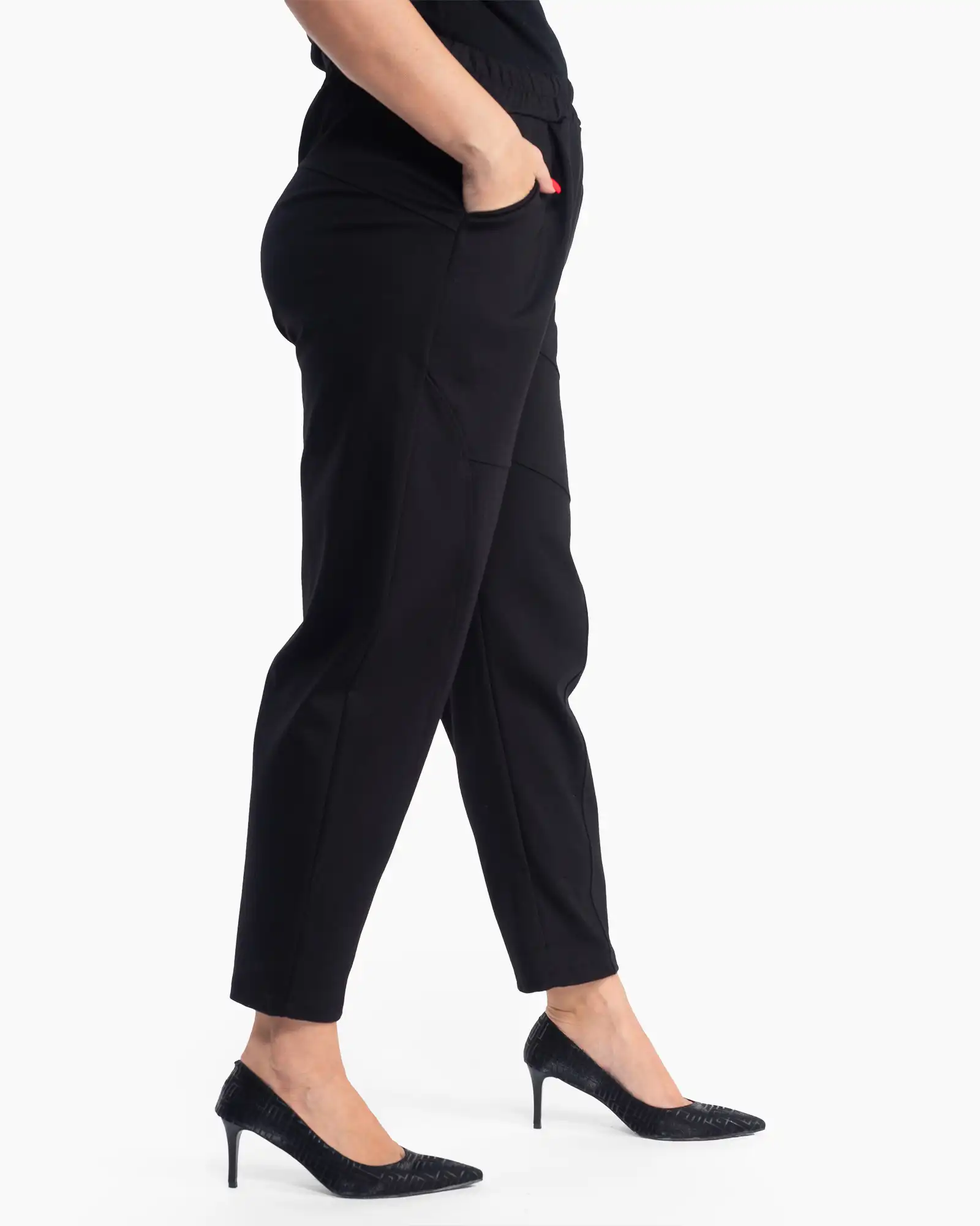 Pantaloni negri conici cu croială lejeră și talie elastică [3]