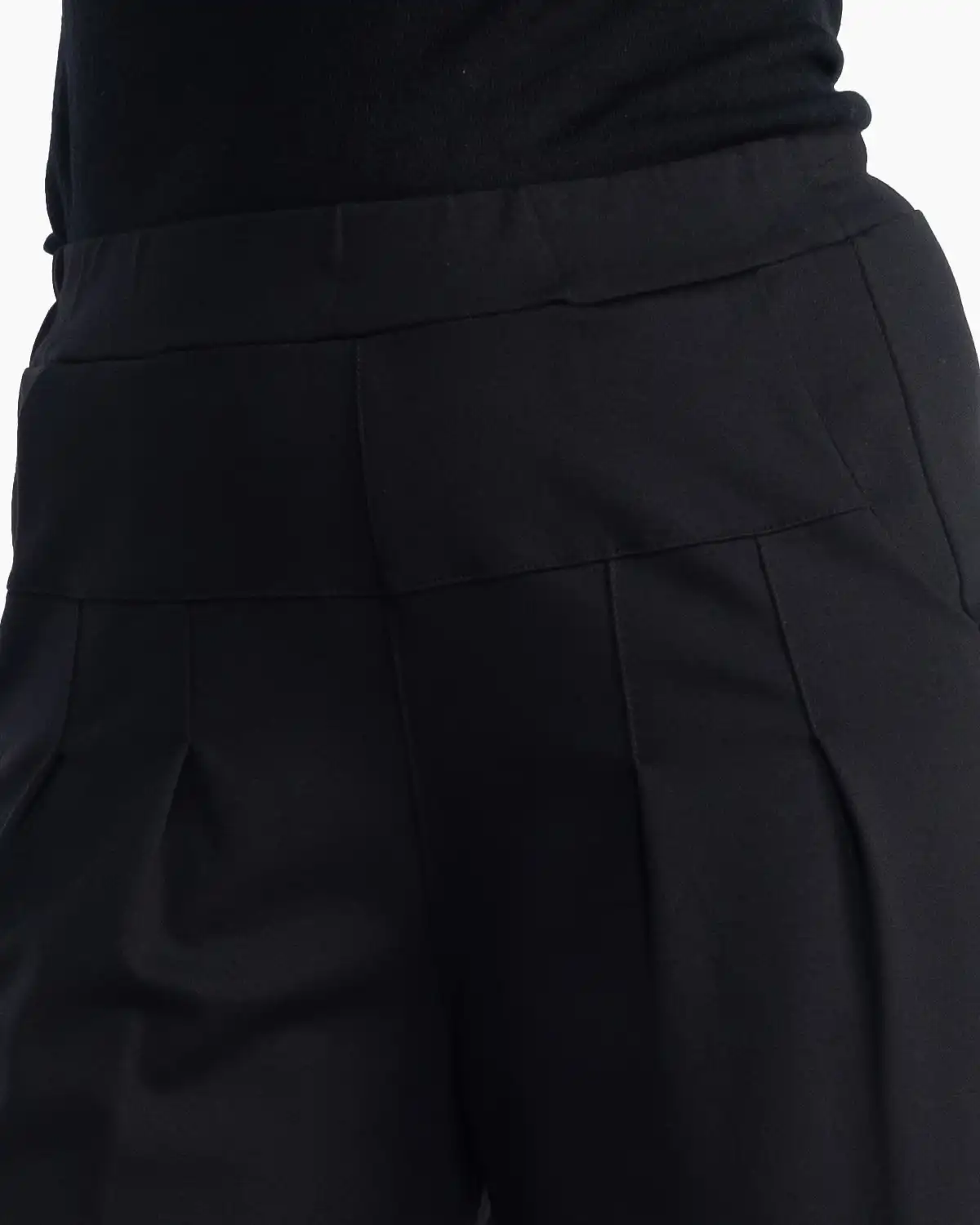 Pantaloni negri conici, eleganță lejeră și confort versatil [4]