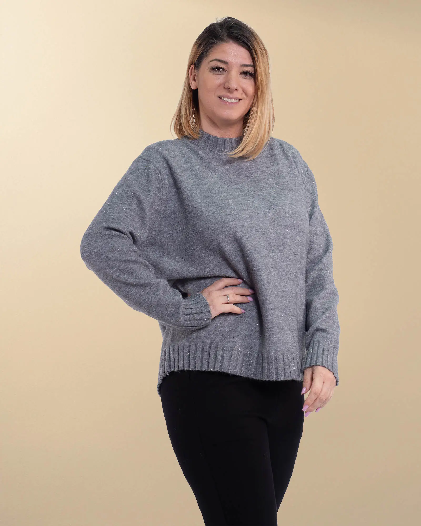 Pulover casual tricotat cu un elegant fir gri metalizat [1]