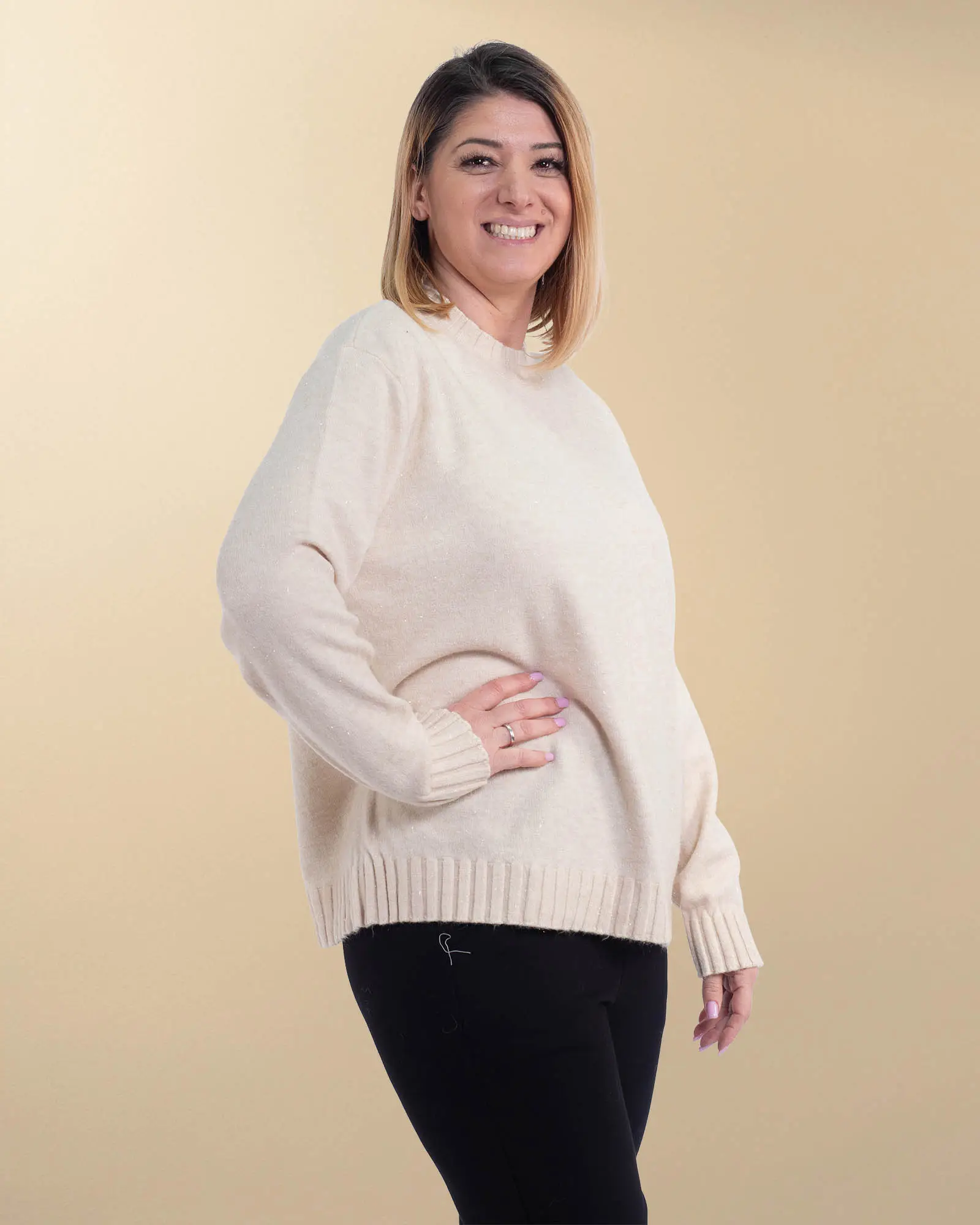 Pulover pufos de un maro elegant cu flori prețioase [3]