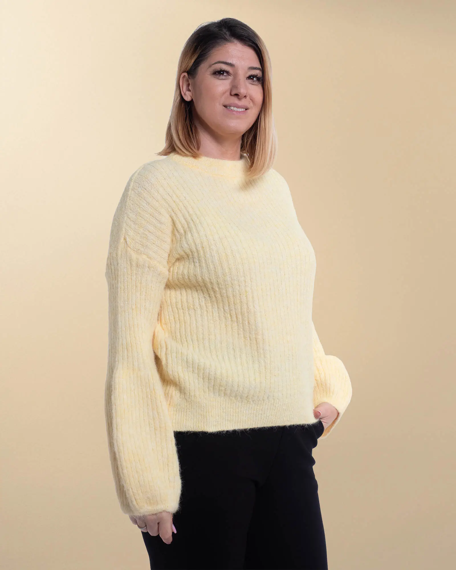 Pulover pufos din lână într-un galben cald cu mâneci bufante [3]