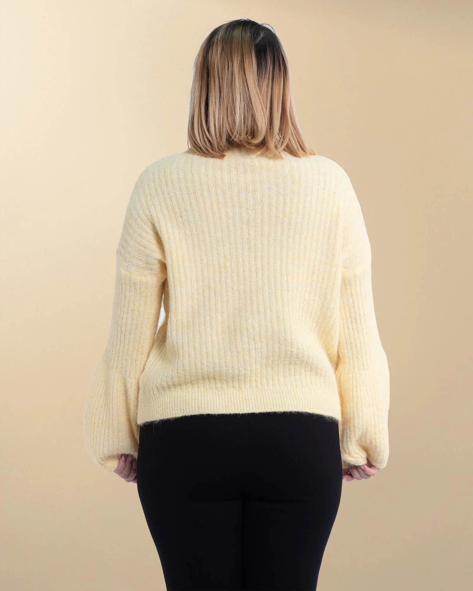 Pulover pufos din lână într-un galben cald cu mâneci bufante [2]