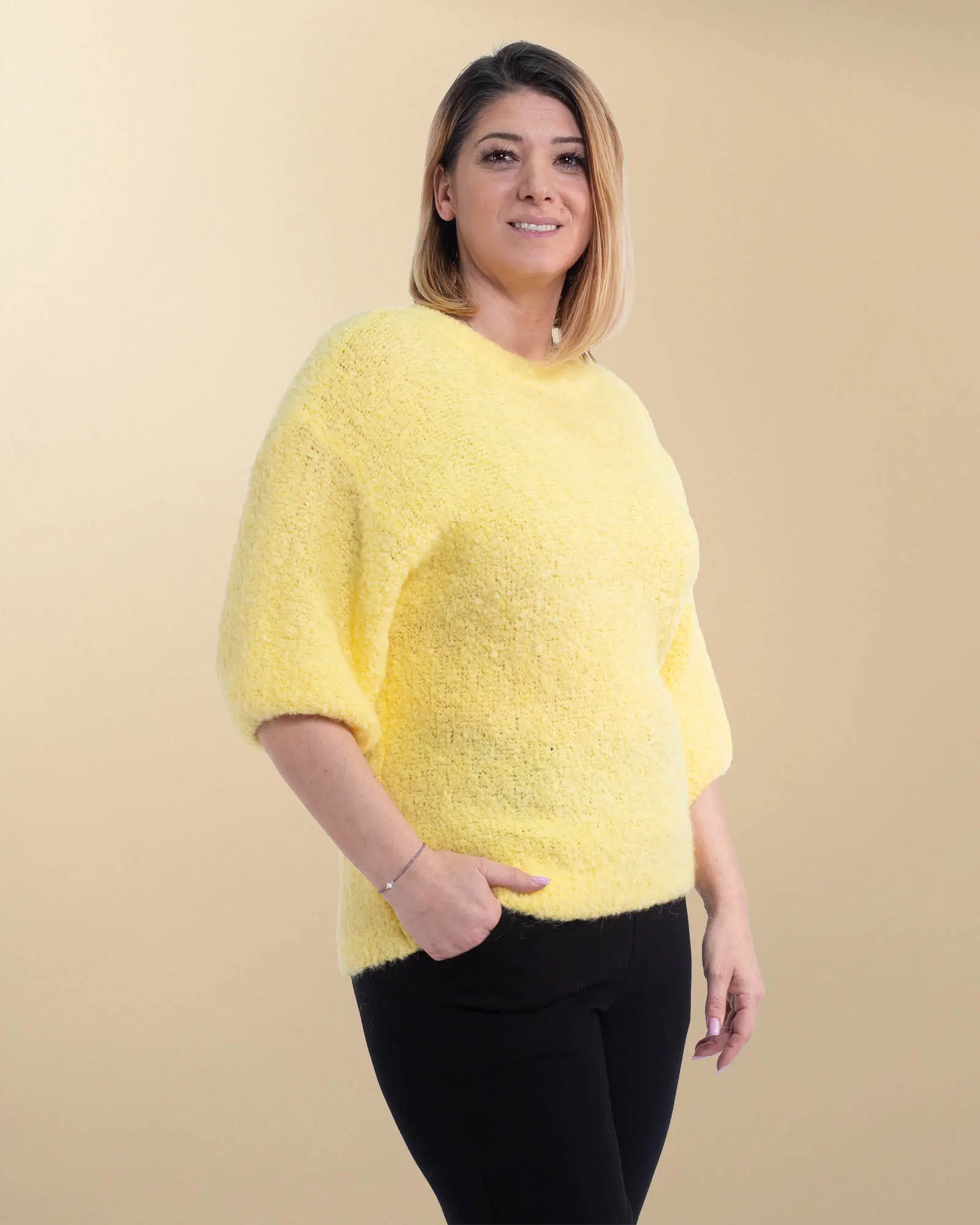 Pulover pufos din mohair galben solar cu aer chic [3]