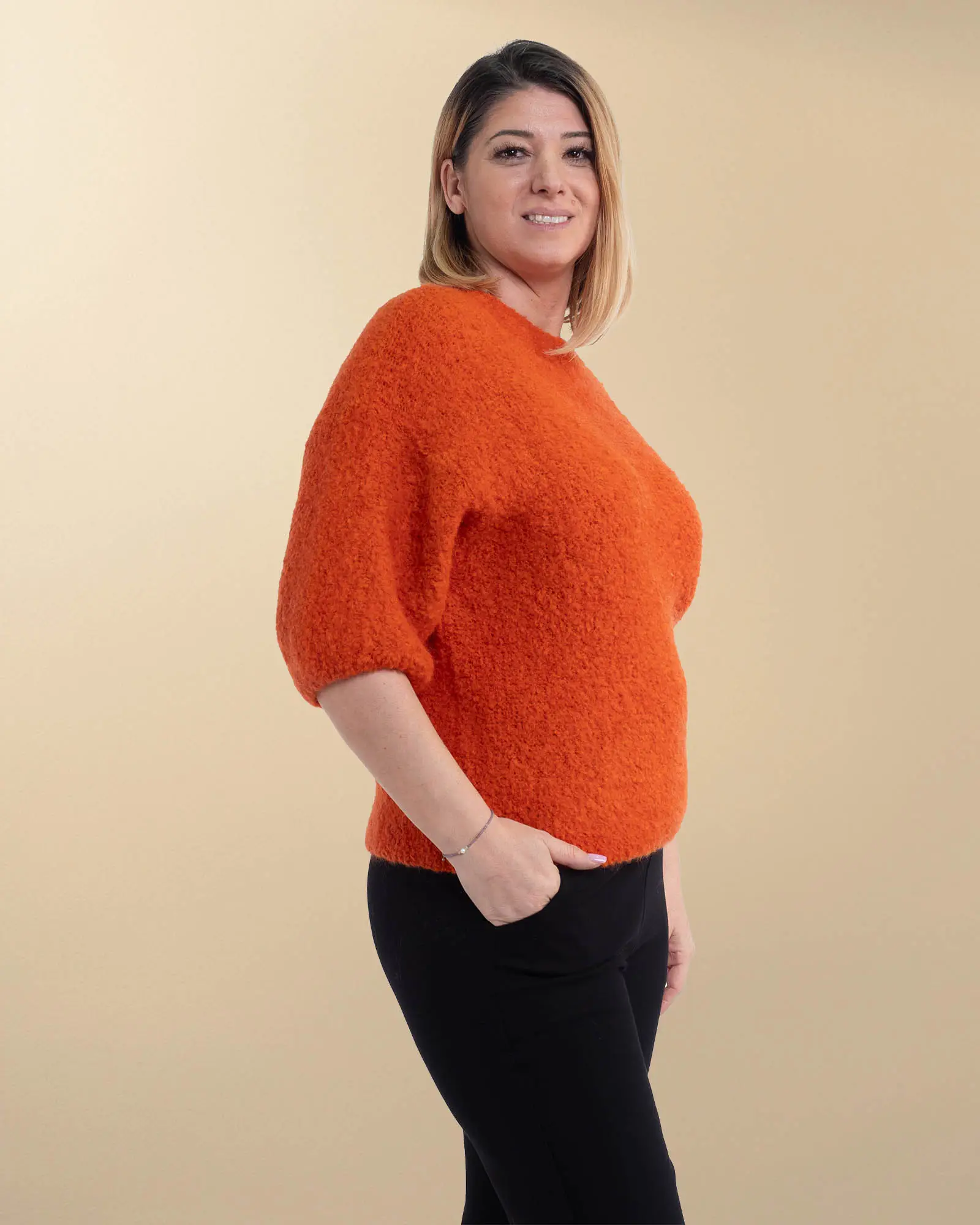 Pulover pufos din mohair într-un vibrant portocaliu [3]