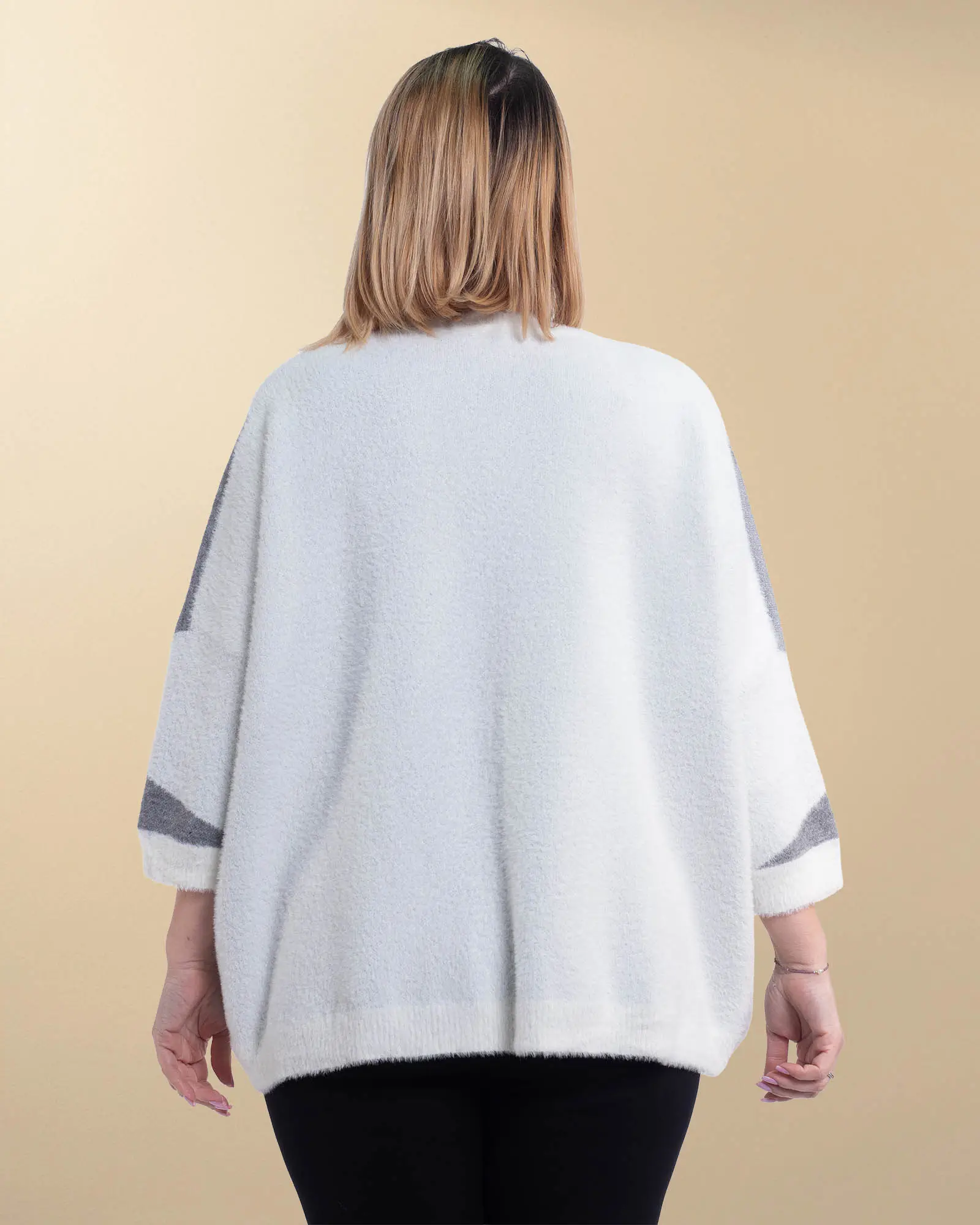 Pulover pufos tricotat într-un elegant gri cu fir argintiu [2]