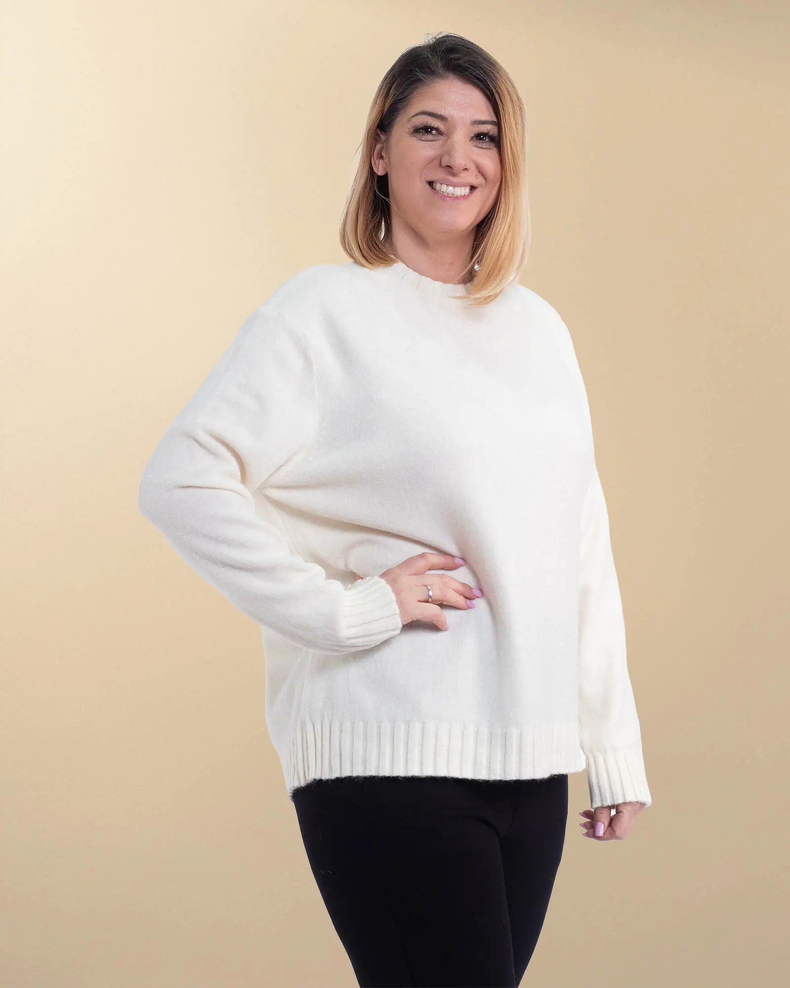 Pulover tricotat casual de un alb diafan cu fir strălucitor [3]