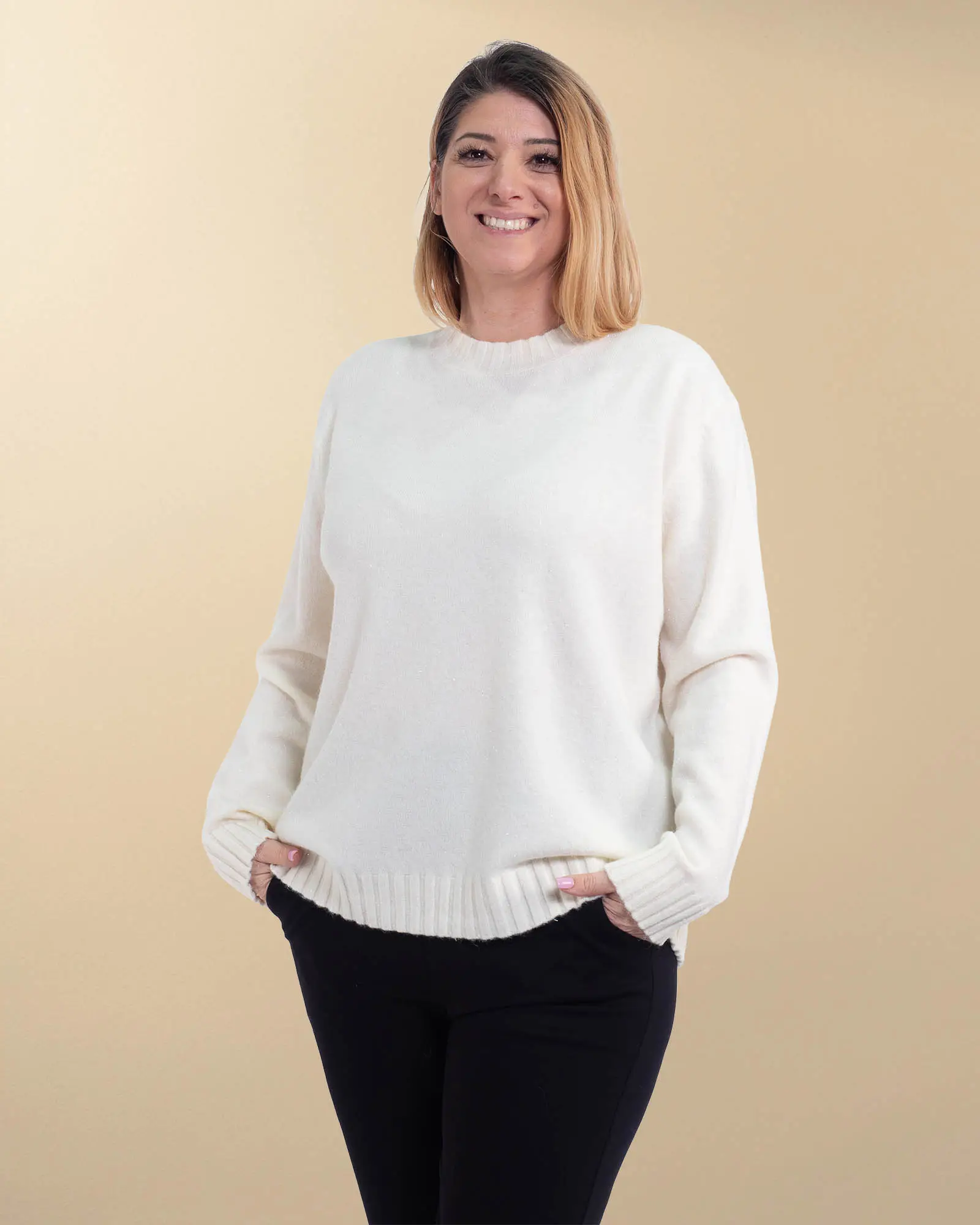 Pulover tricotat casual de un alb diafan cu fir strălucitor [1]