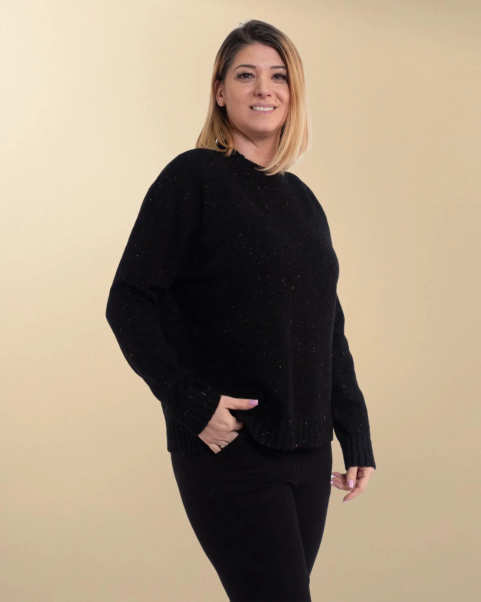 Pulover tricotat elegant negru cu un fir lucios subtil [3]