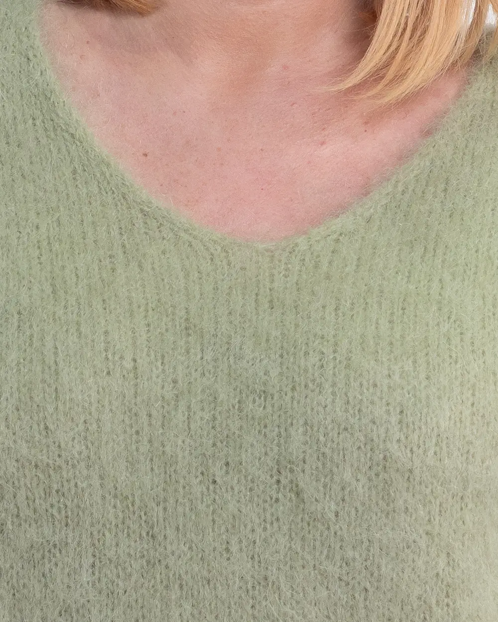 Pulover vernil pufos din mohair prețios cu decolteu în V [4]