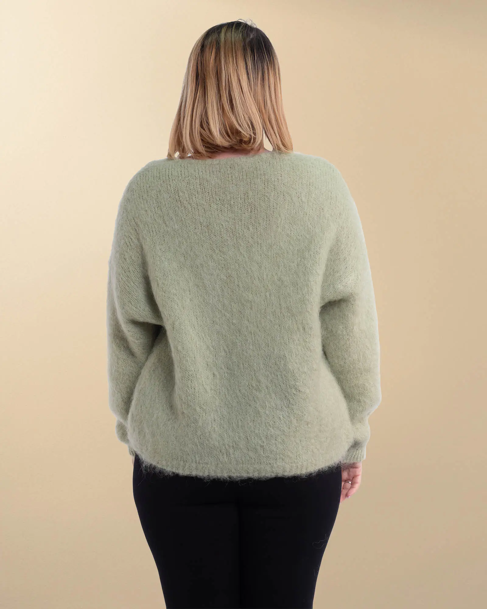 Pulover vernil pufos din mohair prețios cu decolteu în V [2]